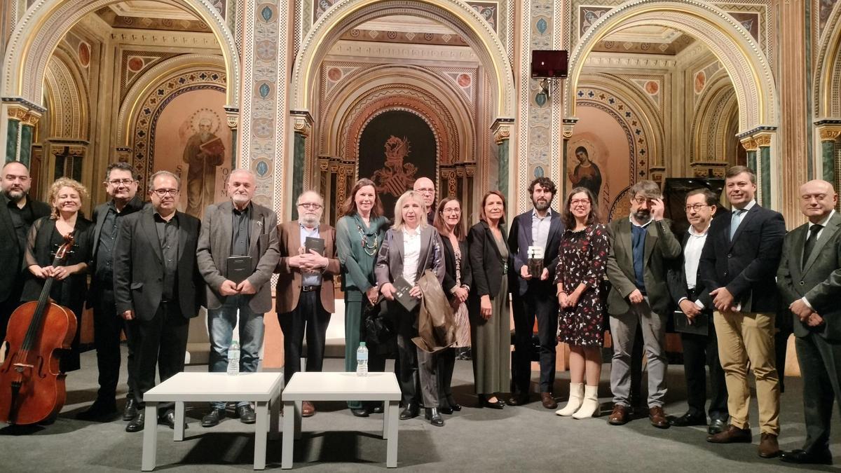 Los asistentes a la gala de entrega del premio de poesía Francisco Brines, en la Beneficiència de València
