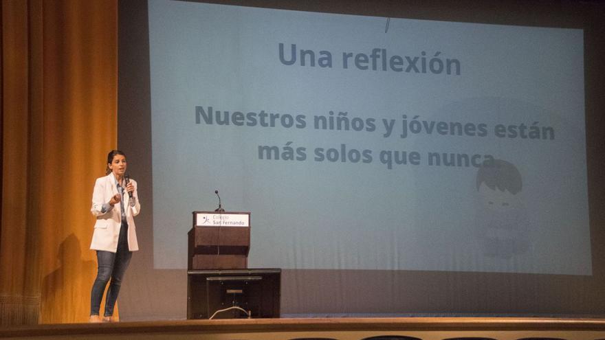 Carmen Osorio, ayer, durante su conferencia en el colegio San Fernando.