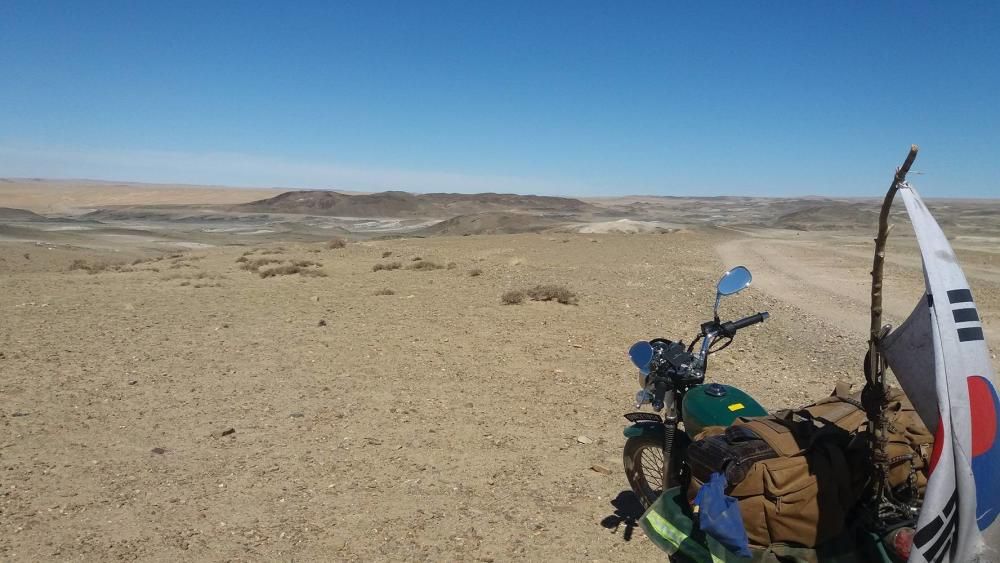 La increíble aventura del coreano que viajó hasta Canarias en moto