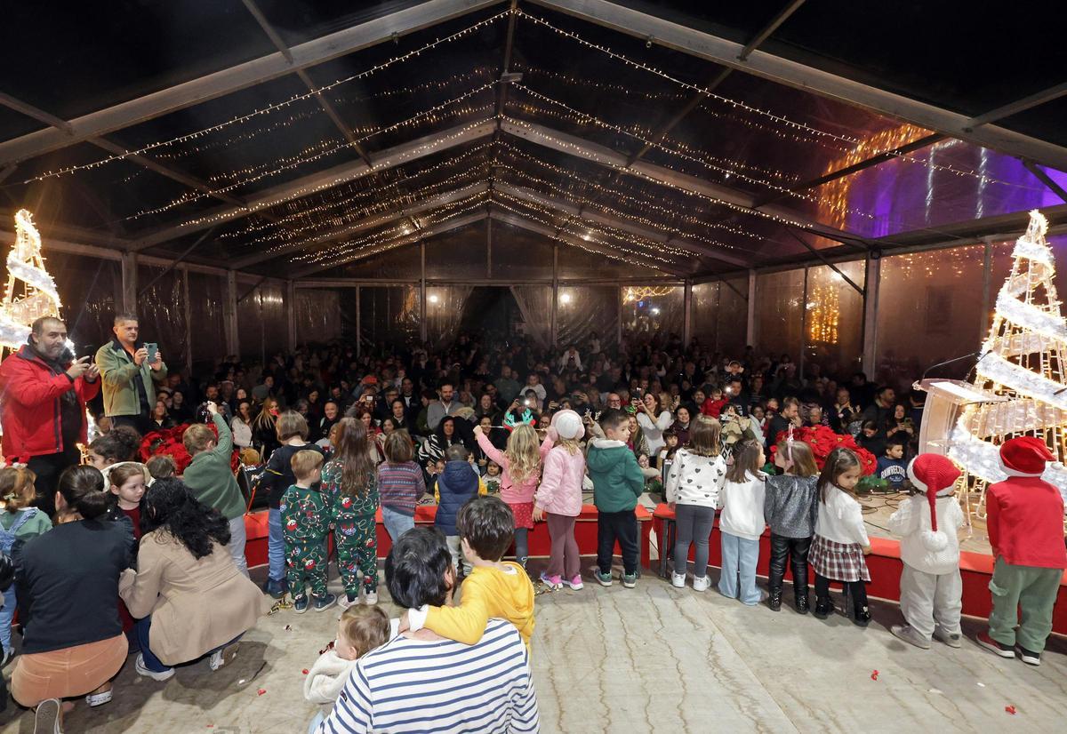 Baiona enciende sus luces de Navidad Baiona enciende sus luces de Navidad