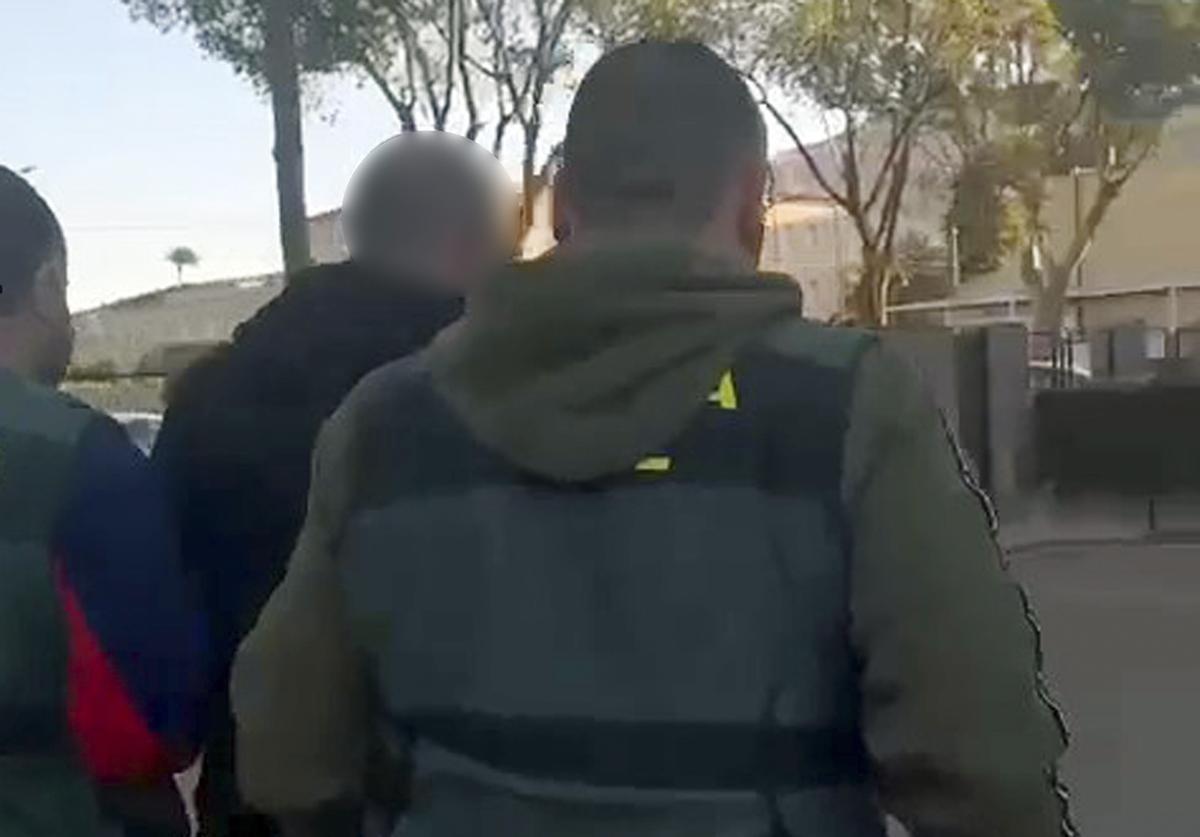 Momento de la detención del presunto estafador