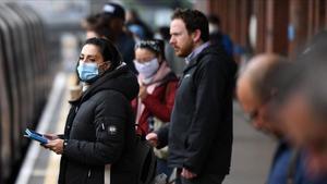 undefined53402288 commuters wearing ppe  personal protective equipment   inclu200513135603