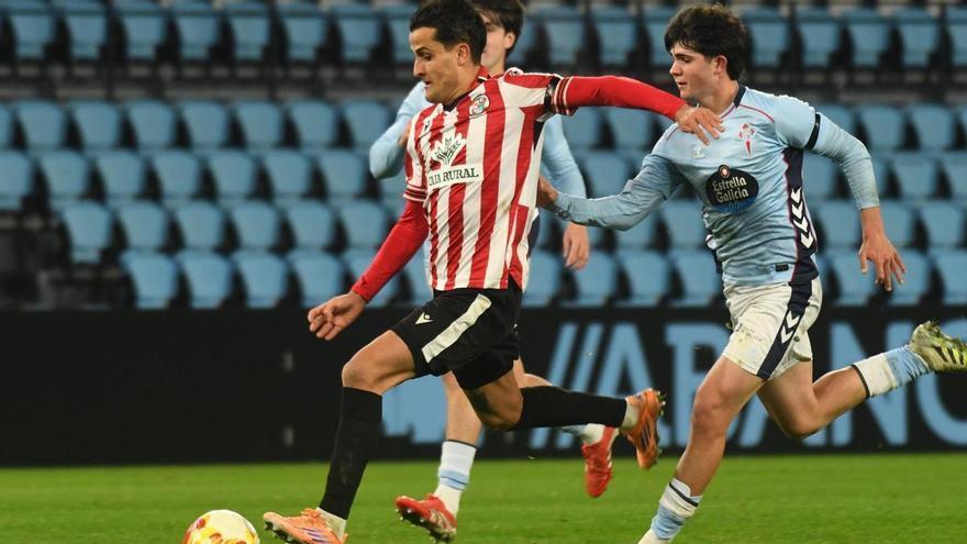 Carbonell, jugador del Zamora CF tras el 3-3 ante Celta Fortuna: "Demostramos que podemos competir ante cualquiera"