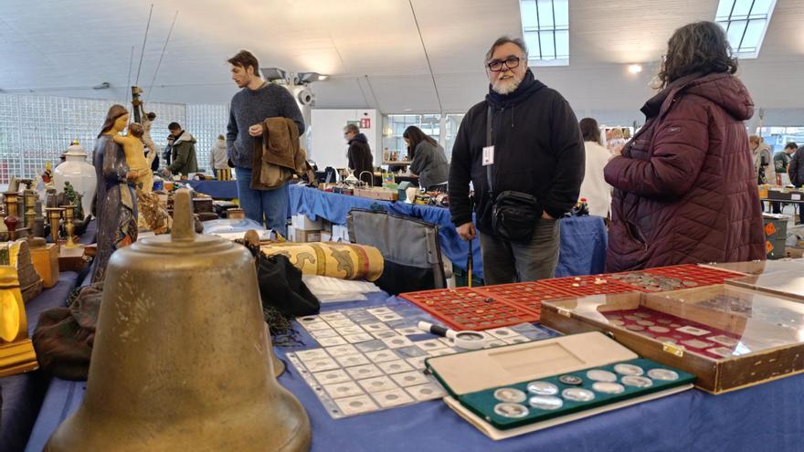 En imágenes, las curiosidades de la  Feria de Antigüedades de Pola de Siero