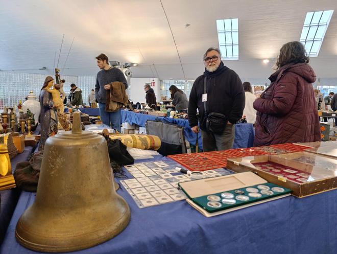 En imágenes, las curiosidades de la Feria de Antigüedades de Pola de Siero