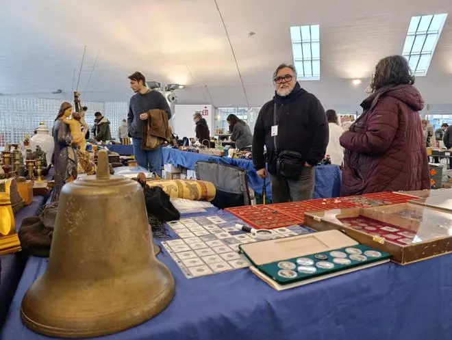 En imágenes, las curiosidades de la  Feria de Antigüedades de Pola de Siero