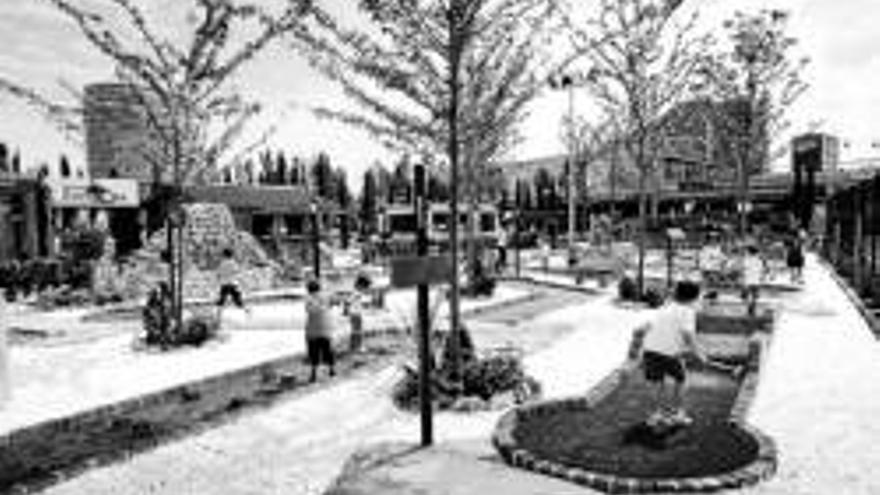 Se abre un campo de minigolf infantil y familiar