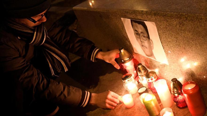 Un periodista eslovac que investigava sobre frau fiscal, assassinat a casa seva