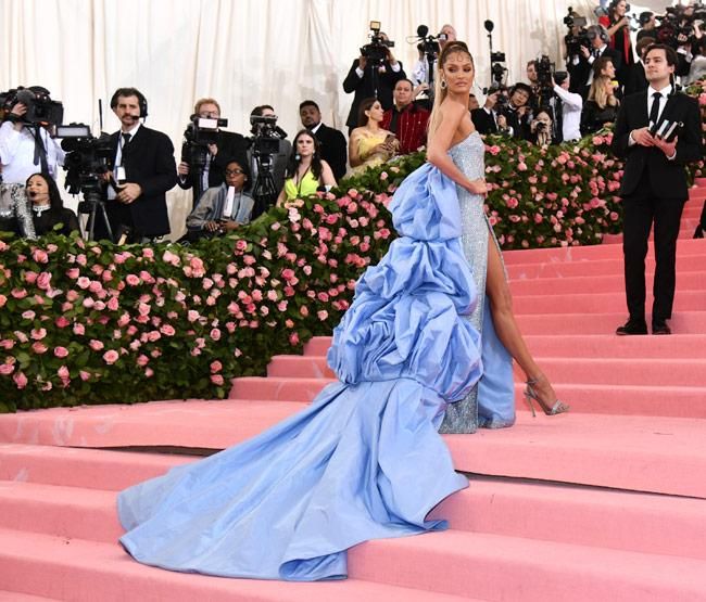 Candice Swanepoel en la Gala MET 2019