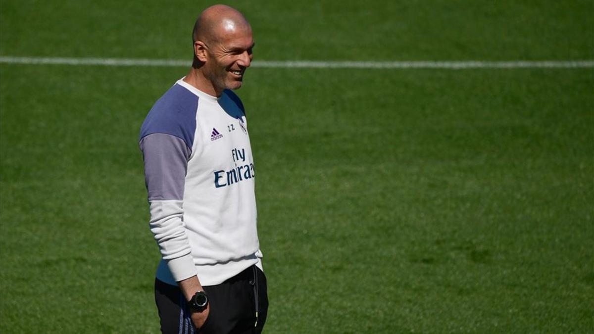 Zinedine Zidane, durante la sesión previa al partido contra el Málaga