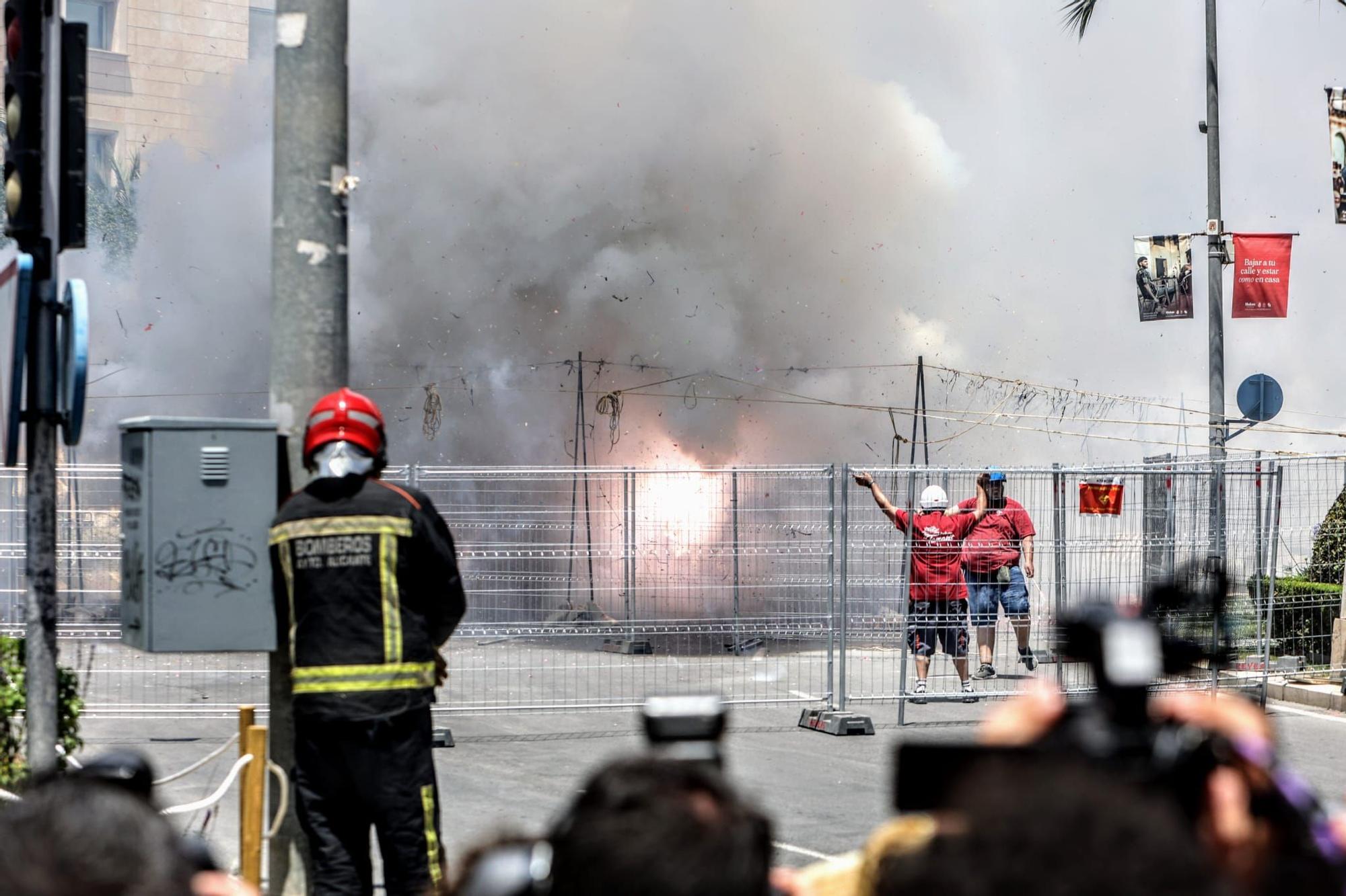 Las mejores imágenes de la mascletà del jueves en Luceros