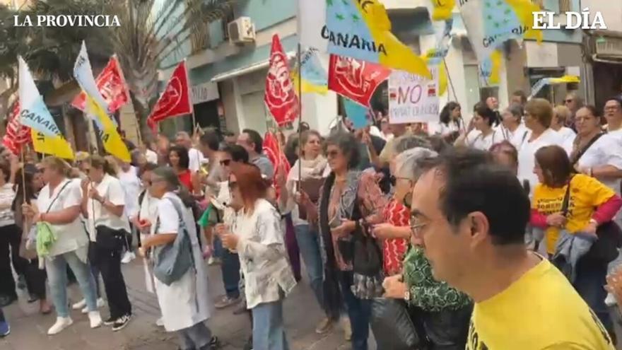 Manifestación por fuera del Parlamento de Canarias