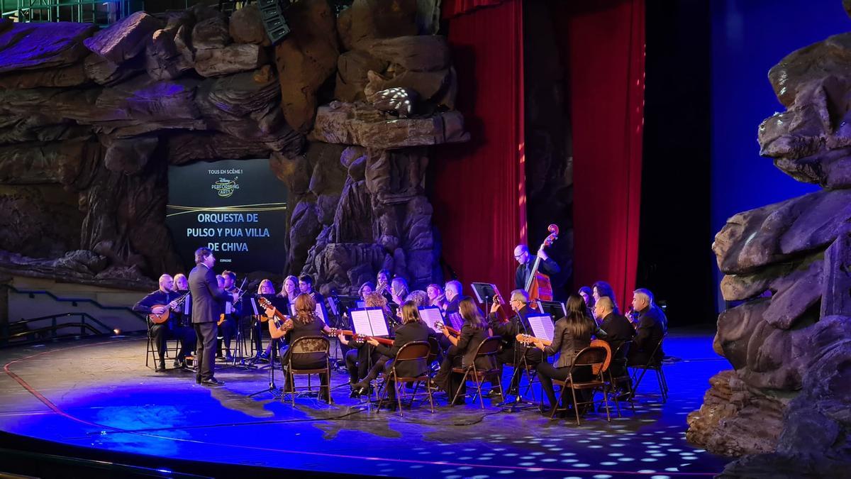 Un momento de la actuación de la banda chivana en París