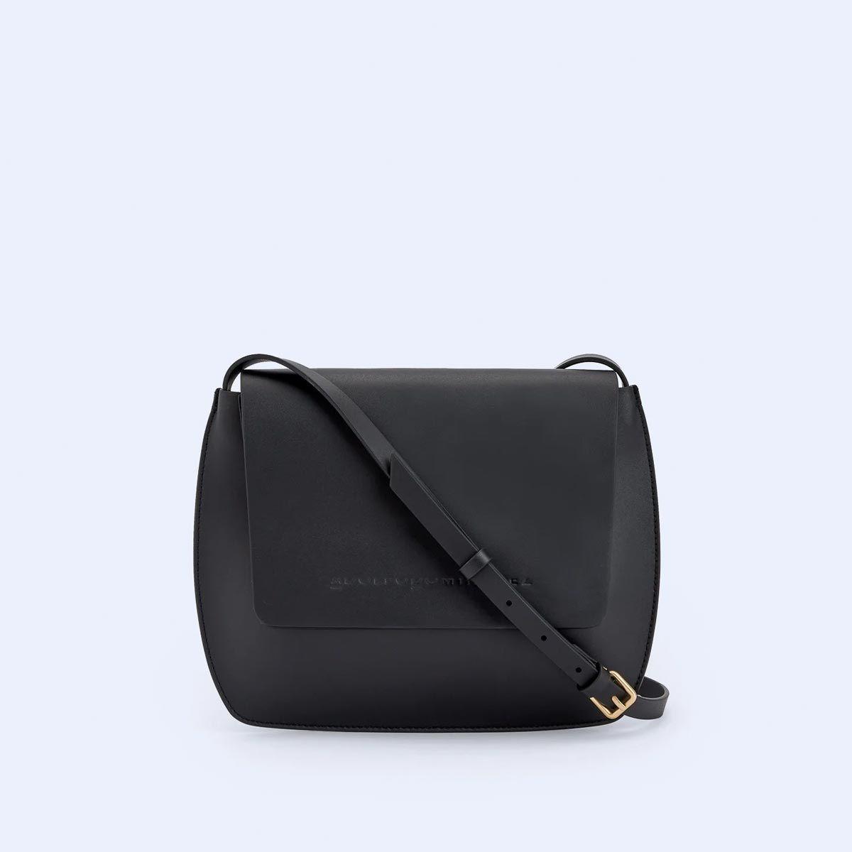 Bolso bandolera de piel, de Adolfo Domínguez
