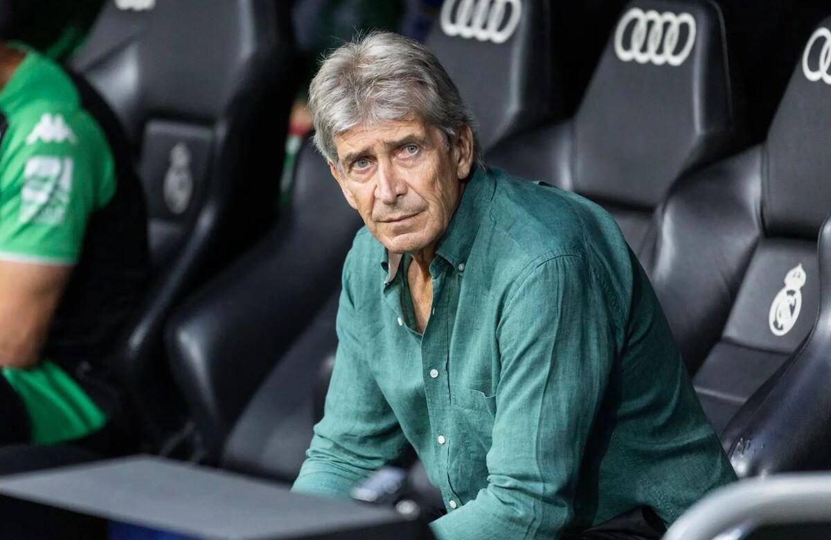 Manuel Pellegrini en el banquillo