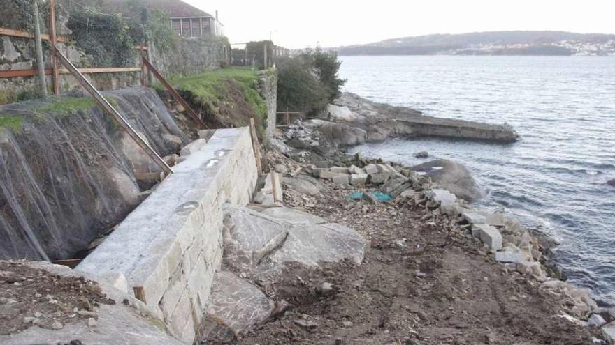 Obras en el paseo litoral de Loira.  // Santos Álvarez