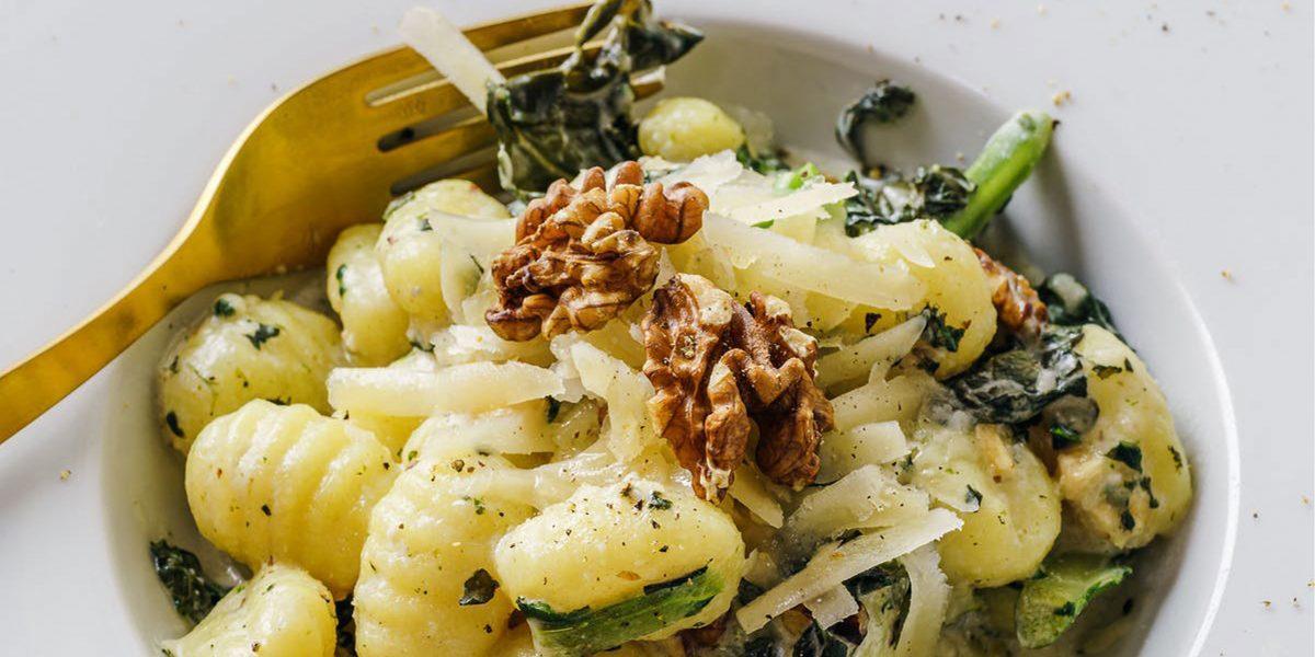La receta de gnocchis veganos con nueces es muy fácil de hacer.