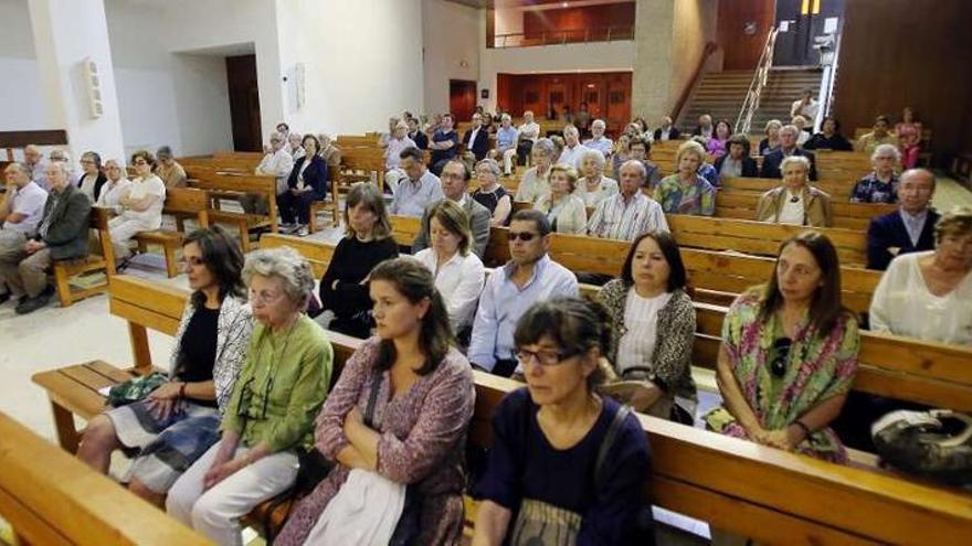 El funeral de Cristina Nóvoa Pedreira se celebró en la iglesia dos Apóstolos.