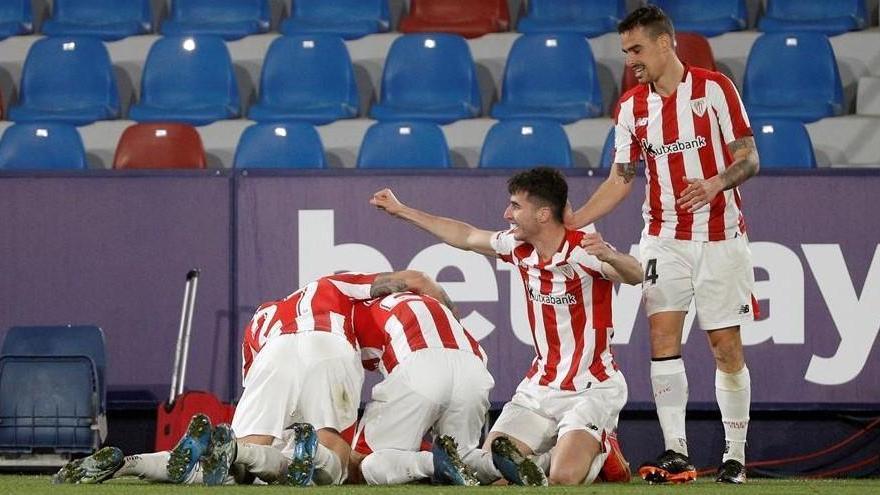 El Athletic gana en casa del Levante y se medirá en la final al Barcelona (1-2)