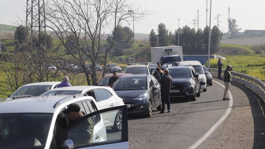 Caravana de tractores procedente de la avenida de Cádiz