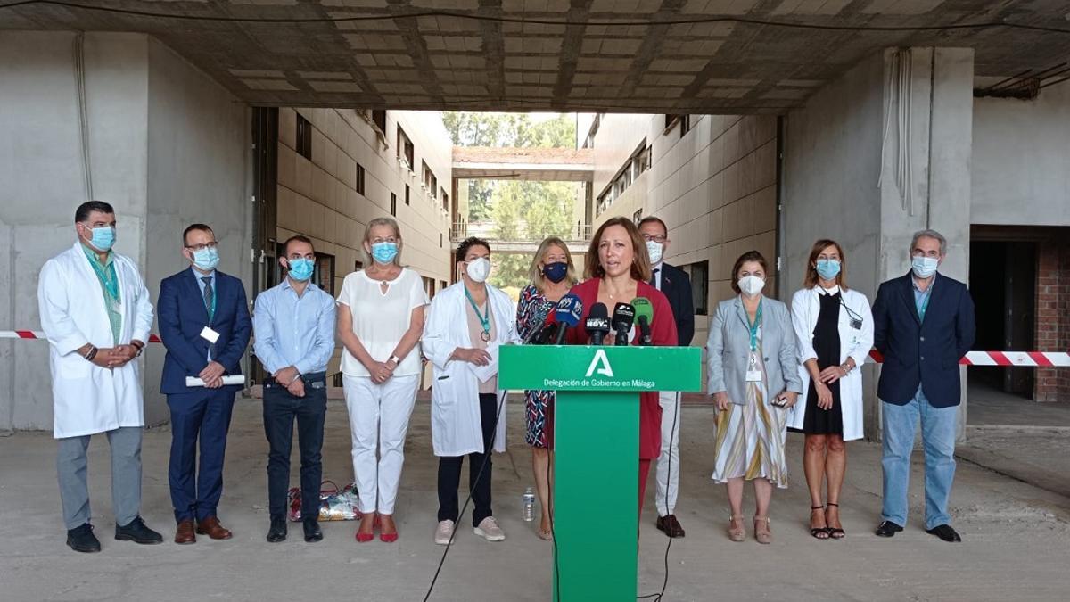 La delegada de la Junta de Andalucía en Málaga, Patricia Navarro, visita el Hospital Costa del Sol.