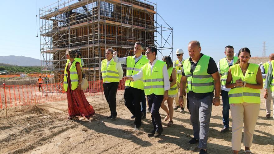 El ministro de la Presidencia, Relaciones con las Cortes y Memoria Democrática en funciones, Félix Bolaños, durante su visita a las obras de la línea de alta velocidad Murcia-Almería en Cuevas del Almanzora (Almería).