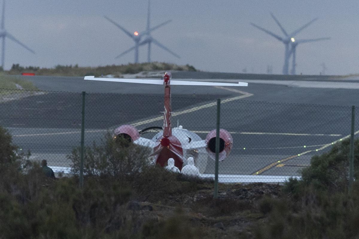 El avión ambulancia que traslada a dos personas contagiadas de hantavirus.