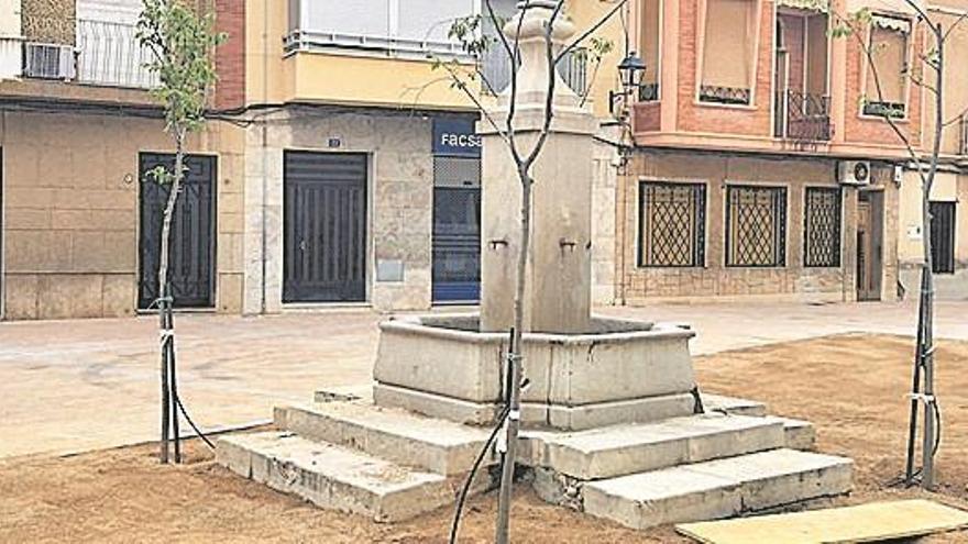 Betxí ‘recupera’ la imagen de la fuente de la plaza Mayor de 1900