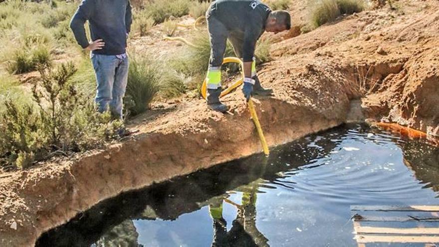 El Consell retira 30.000 litros de lixiviados procedentes del vertedero de Proambiente