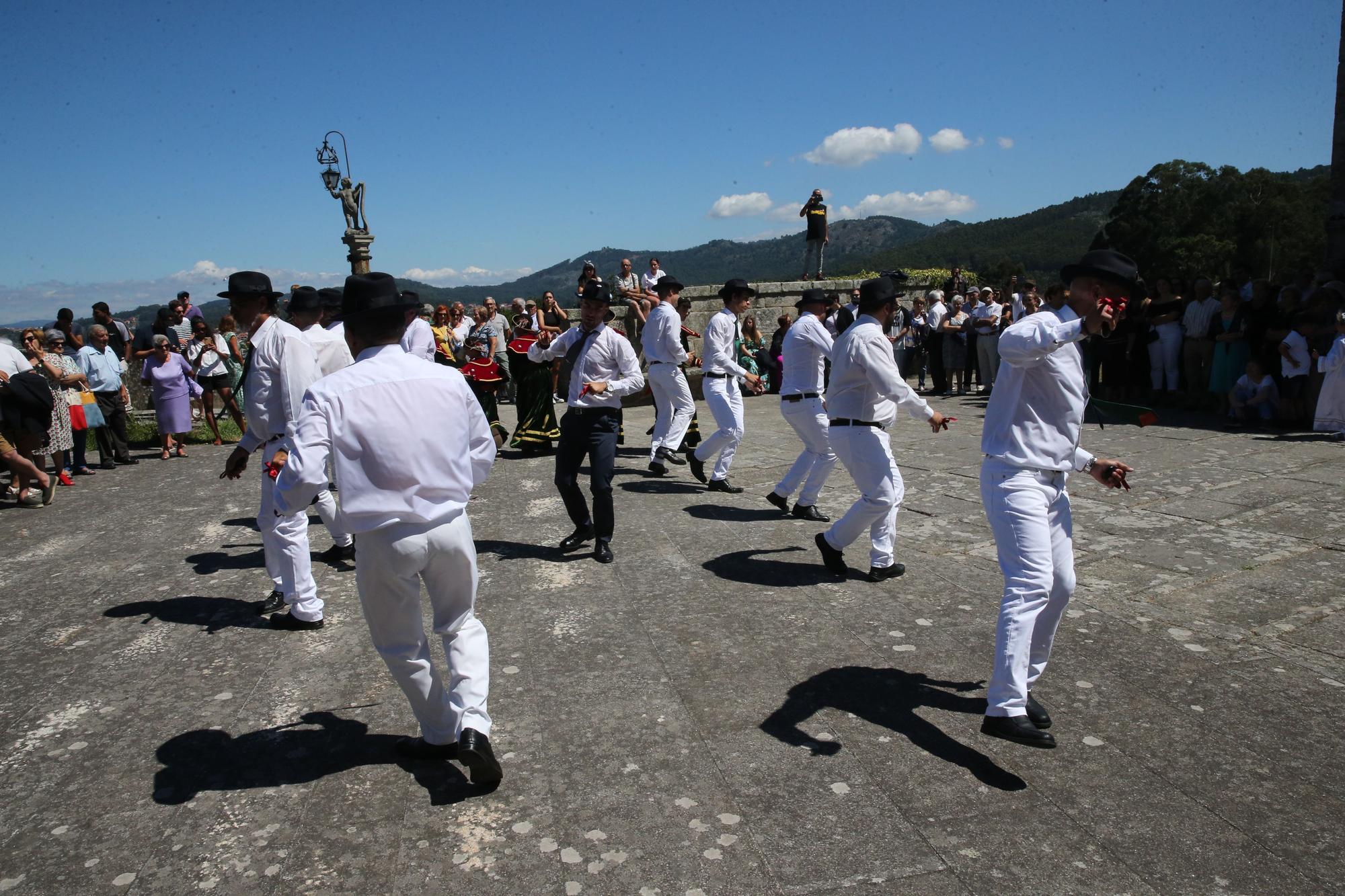 La procesión y la danza de San Roque de O Hío en imágenes (II)