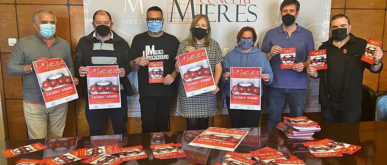 Presentación de “Mieres de Pinchu”, en el Ayuntamiento de Mieres.