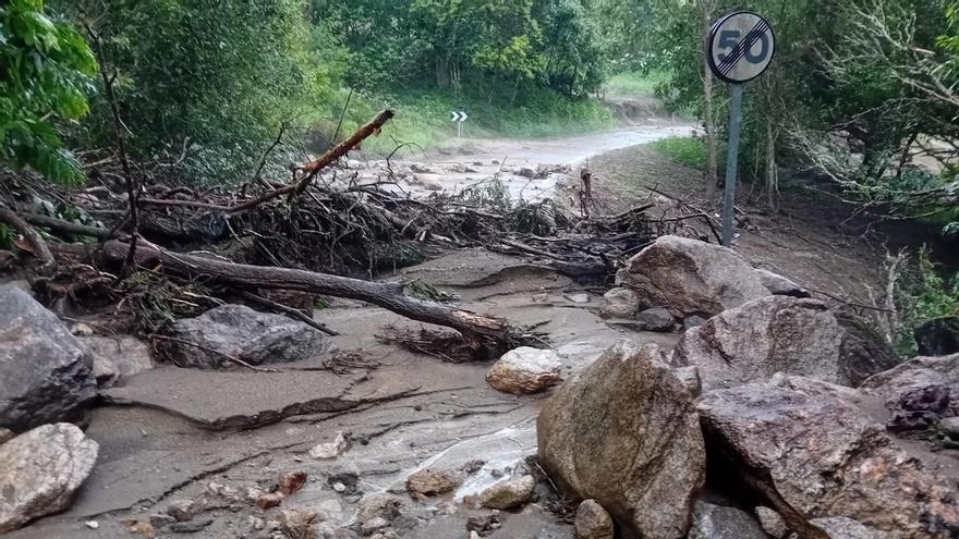 Carreteras arrasadas tras las riadas en la montaña de Ourense