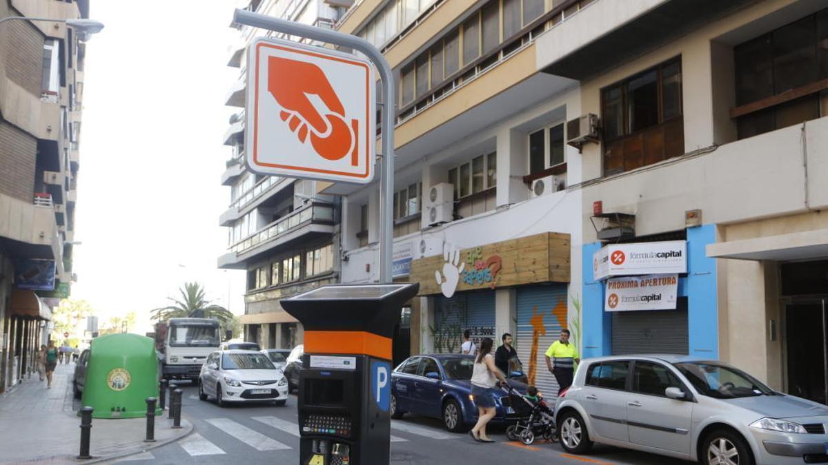 Indignación entre los alicantinos por la ampliación de la zona azul y naranja