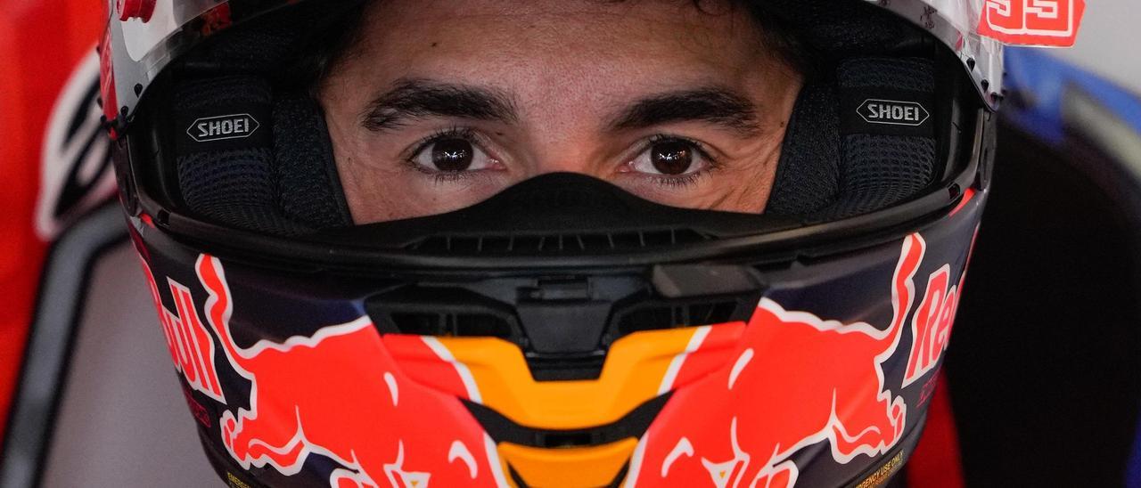 Marc Márquez, concentrado, antes de pilotar su Honda.