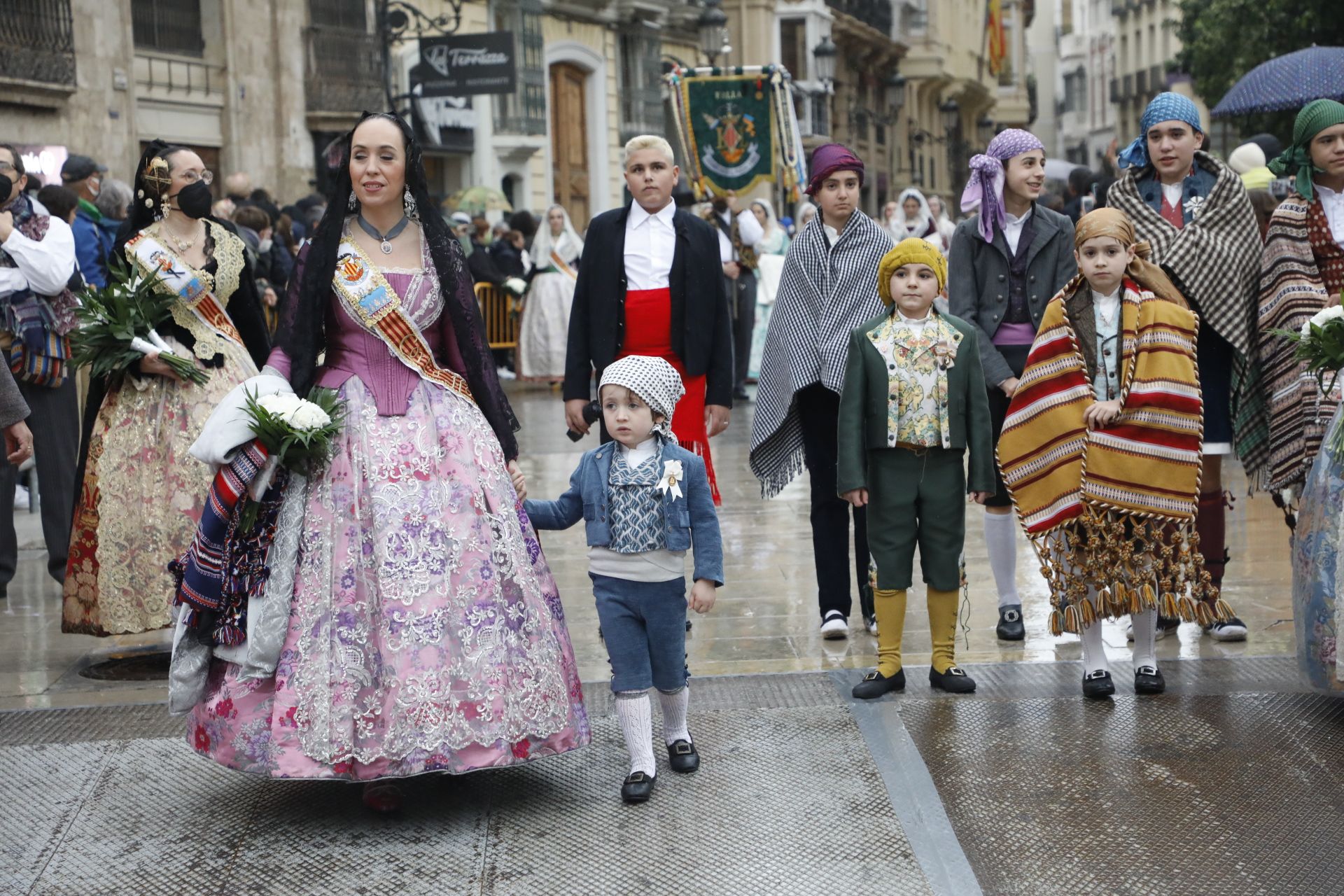 Búscate en el primer día de ofrenda por la calle de Quart (entre las 17:00 a las 18:00 horas)