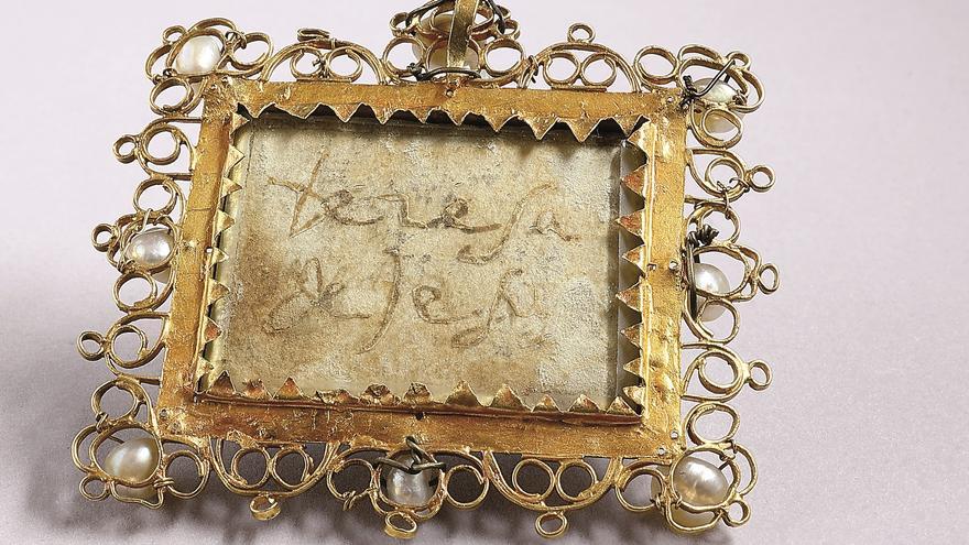 Un manuscrito de Santa Teresa de Jesús y un cáliz de San Juan de la Cruz, dos tesoros que pueden verse en Zaragoza