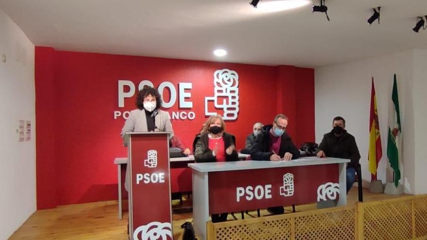 Rosario Rossi se dirige a los militantes socialistas de Pozoblanco.