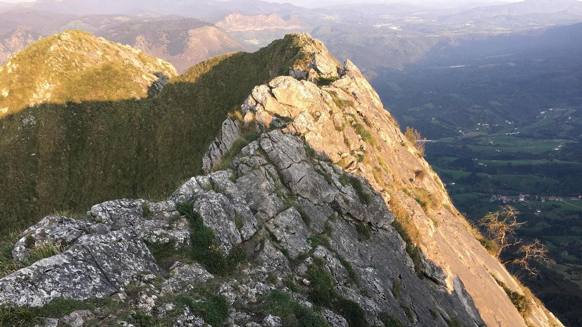 Mor un muntanyenc després de caure al buit al País Basc