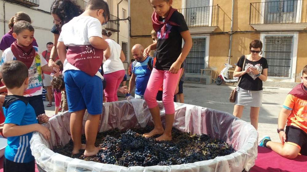 Pequeñas pisadas de la uva en Bullas