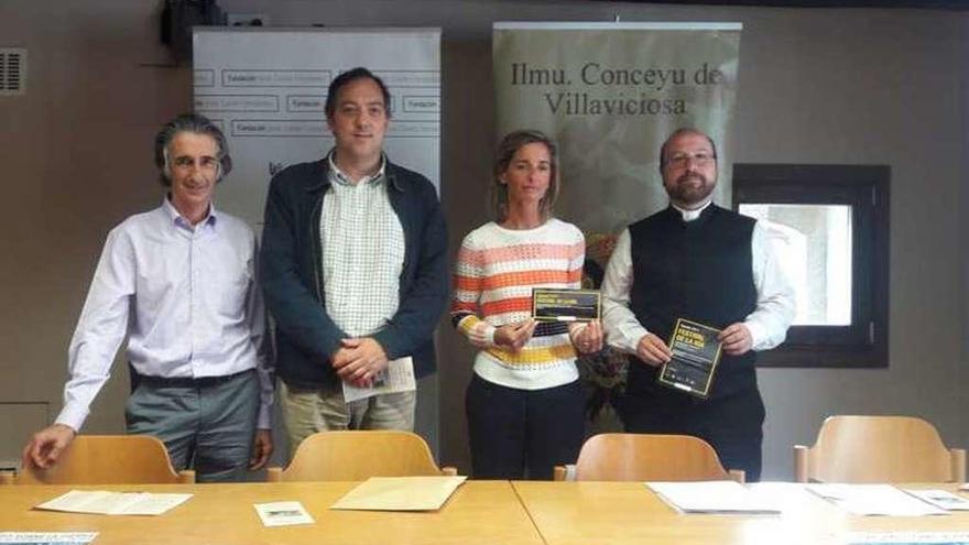 Por la izquierda, Luis Correa, Alejandro Vega, Enriqueta de Valdés y Gaspar Muñiz, en la presentación de ayer.