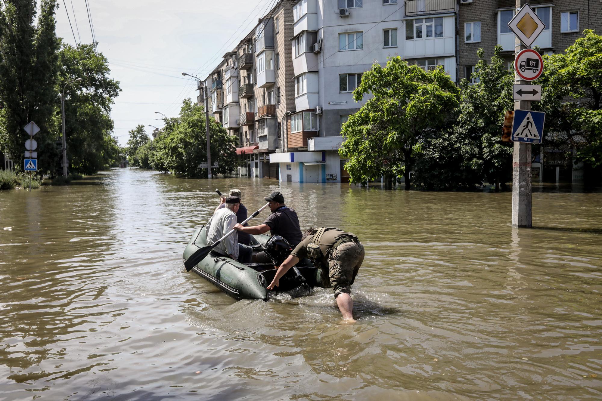 Així ha quedat la ciutat ucraïnesa de Kherson després de la destrucció de la presa