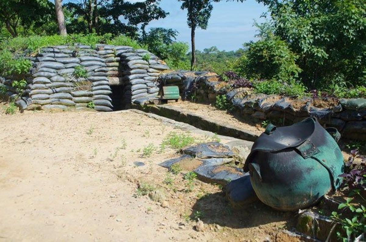 Trincheras abiertas por el ejército camboyano entorno a Prasat Preah Vihear