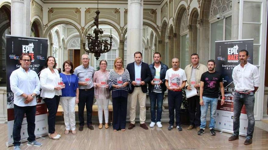 Asistentes a la presentación de la I Epic Race Pontevedra, ayer, en el Pazo Provincial de Pontevedra.