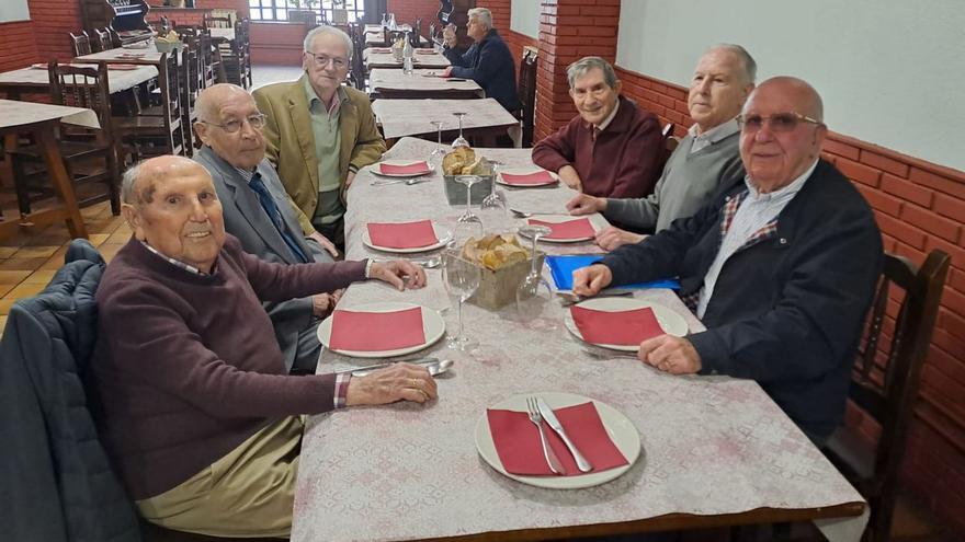 Los aprendices de Trubia de 1949 celebran 75 años de amistad