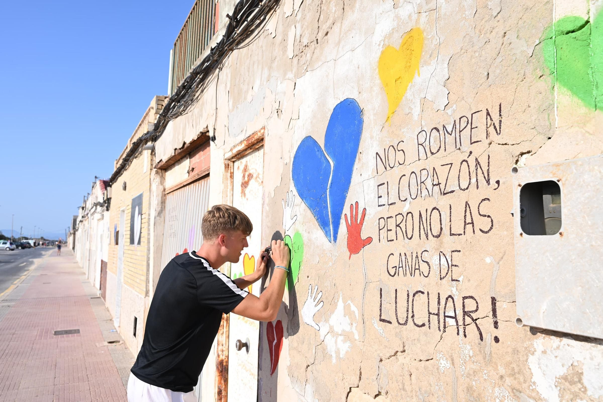 Corazones rotos en playa Babilonia: Los vecinos piden apoyo para mantener las casas en pie