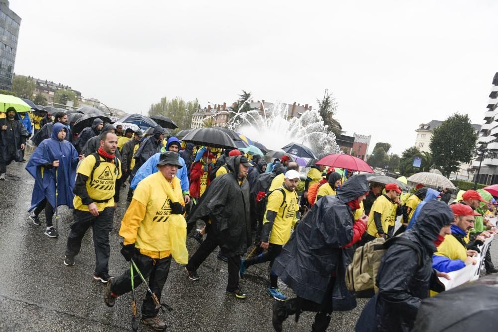 Marcha de trabajadores de Alcoa entre Avilés y Oviedo