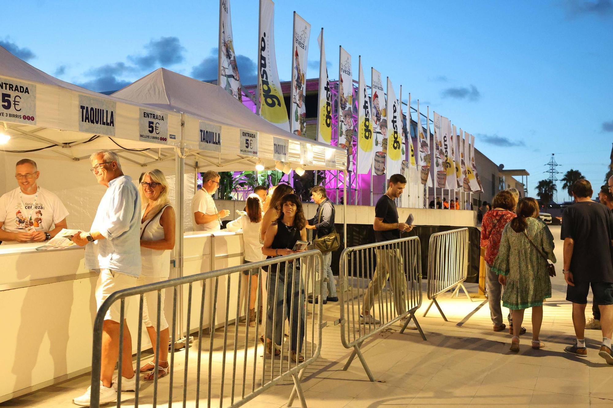 Mira todas las fotos de la Feria de la Cerveza en Ibiza