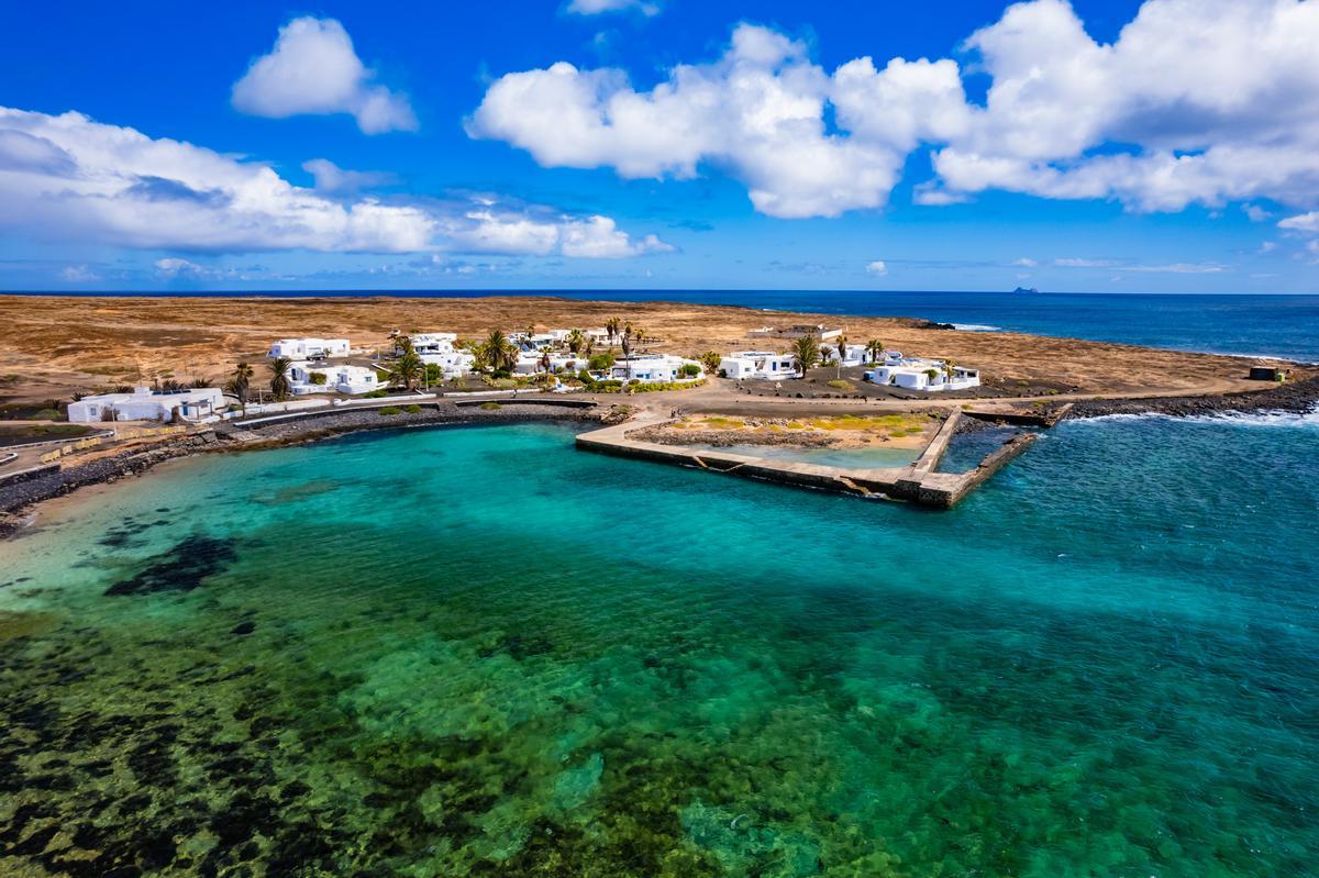 Las aguas transparentes que bañan La Graciosa