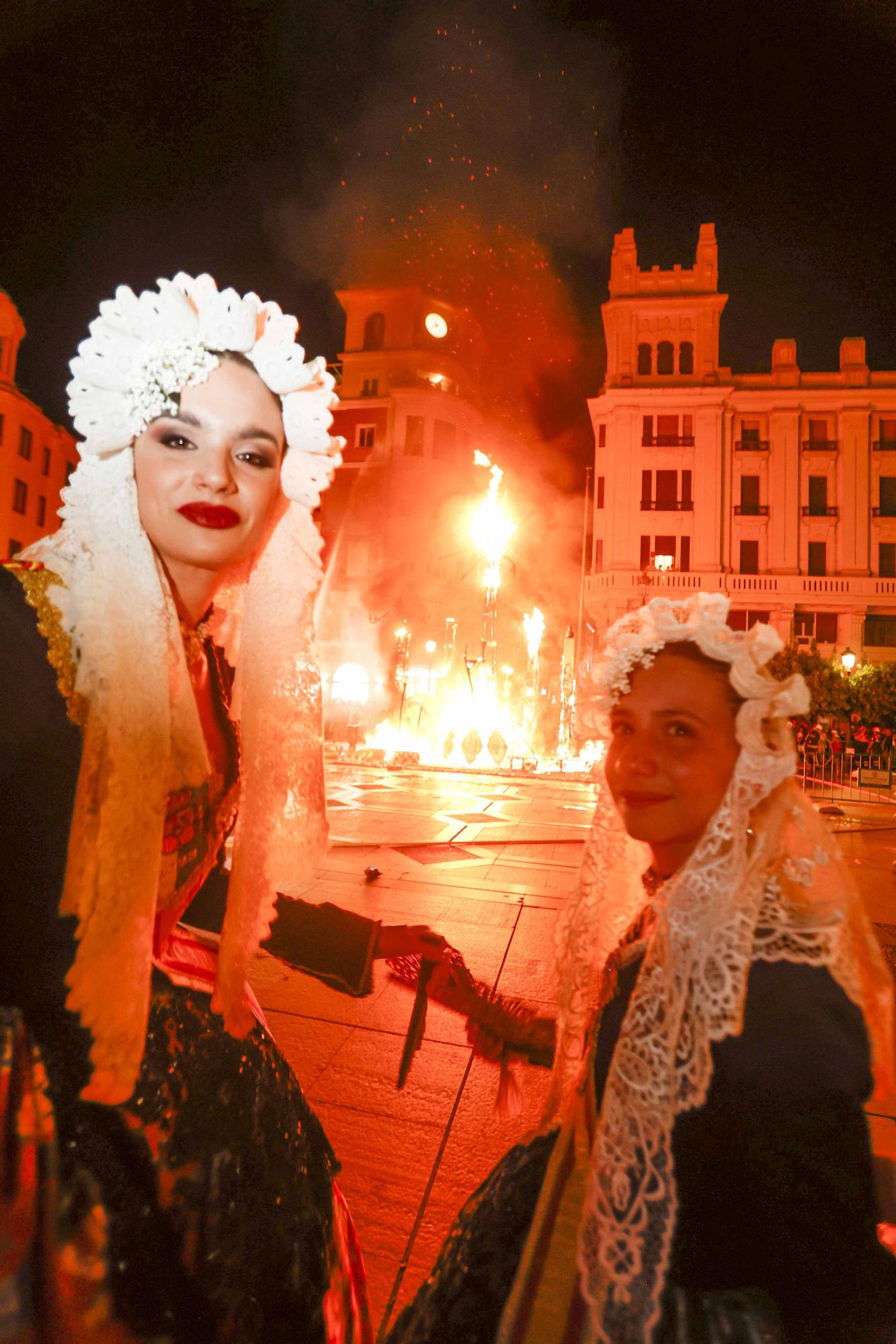 Pasacalles de las bellezas  y cremà Hogueras de Sant Joan en Córdoba