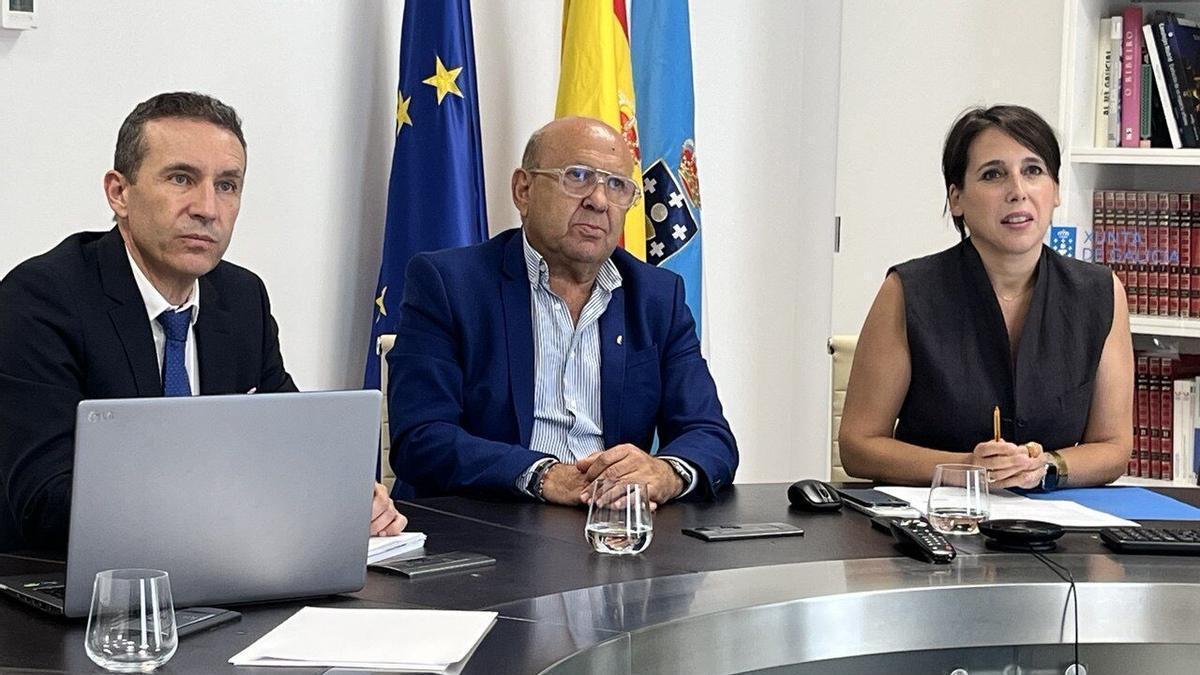 María Jesús Lorenzana, con responsables de Metaldeza.